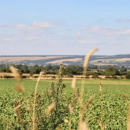 Silverdale View * Ganton