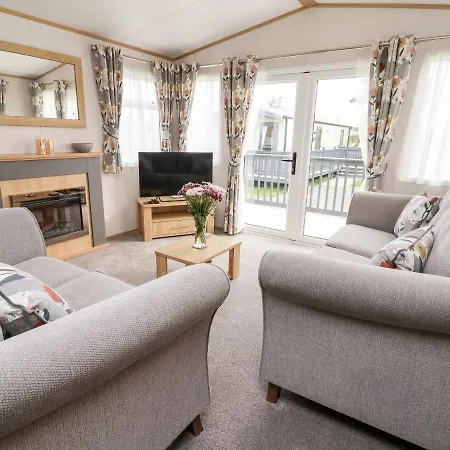 Silverdale View * Ganton